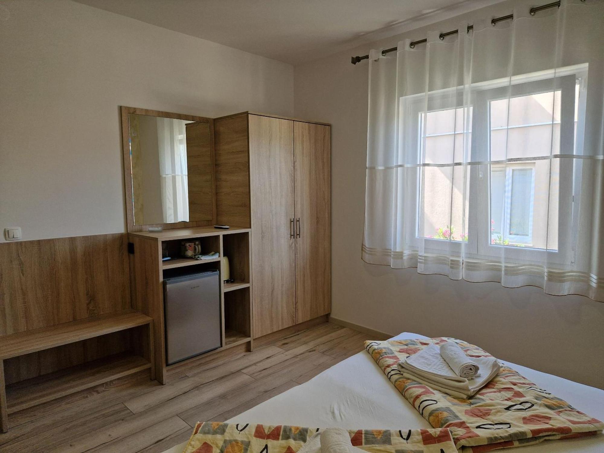 Apartment And Rooms Amenka Новалья Экстерьер фото
