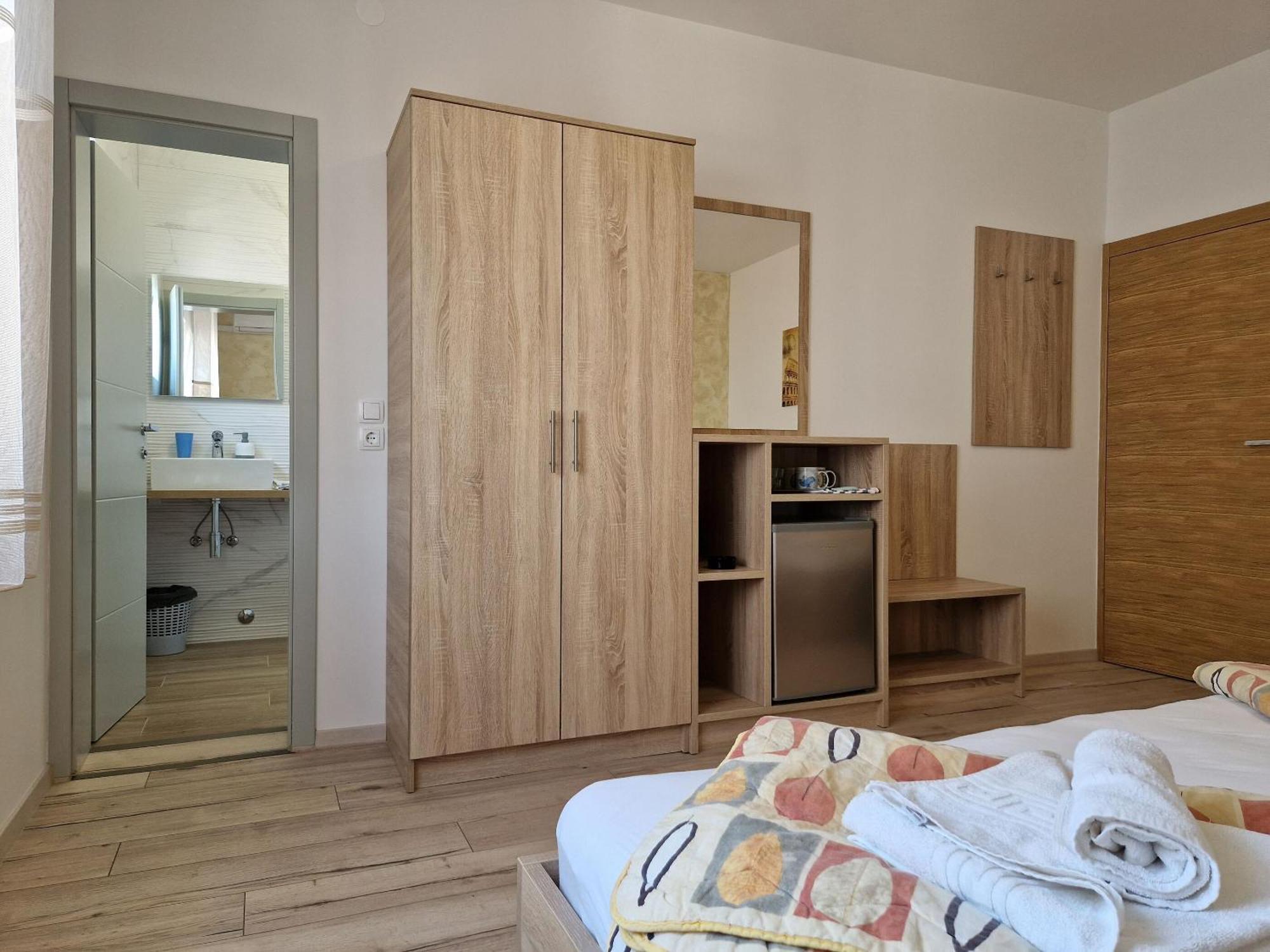 Apartment And Rooms Amenka Новалья Экстерьер фото