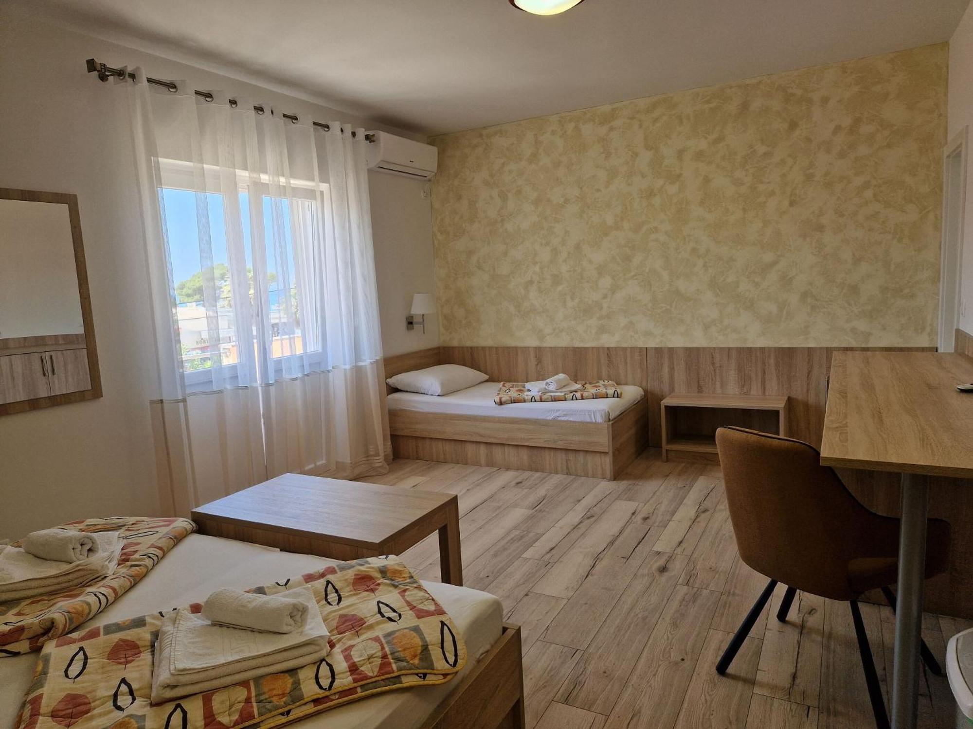 Apartment And Rooms Amenka Новалья Экстерьер фото