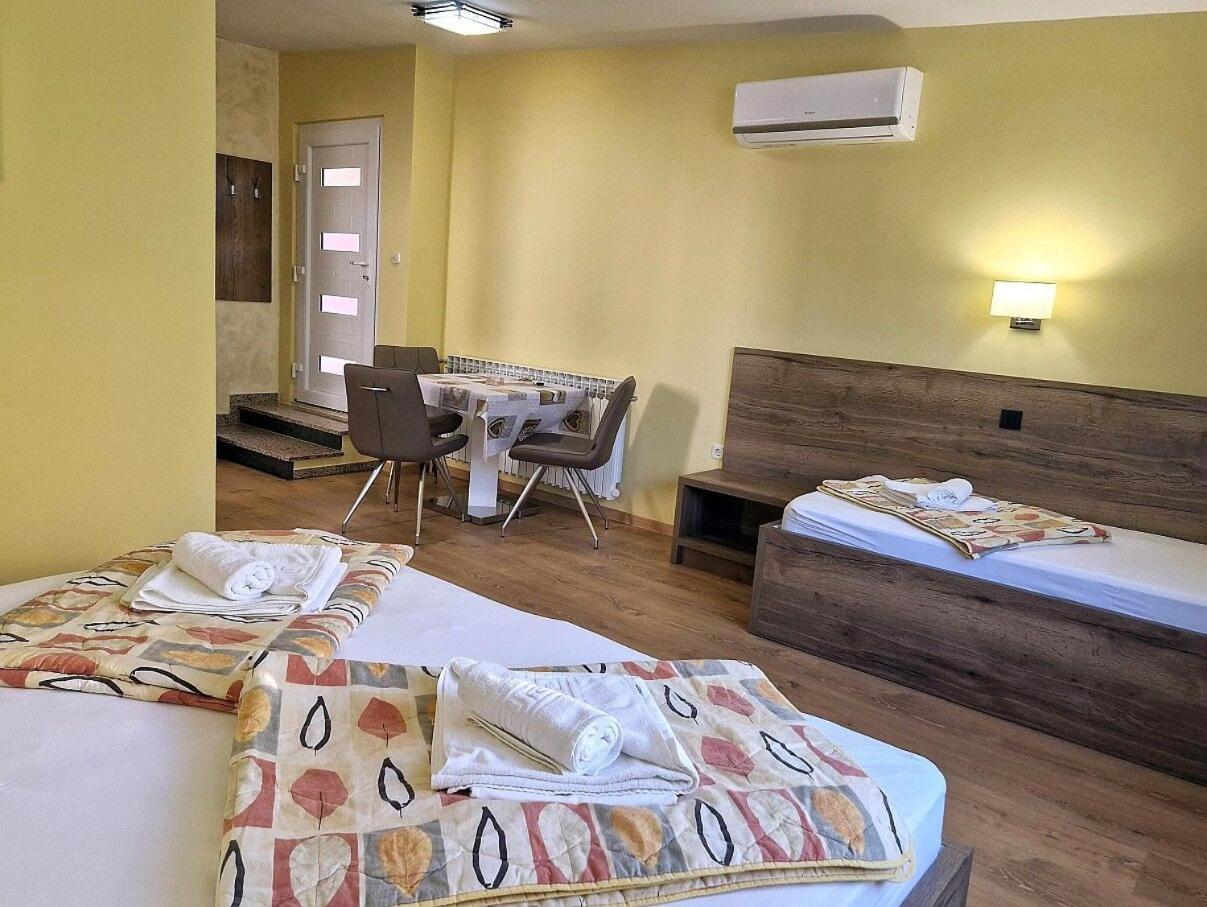 Apartment And Rooms Amenka Новалья Экстерьер фото